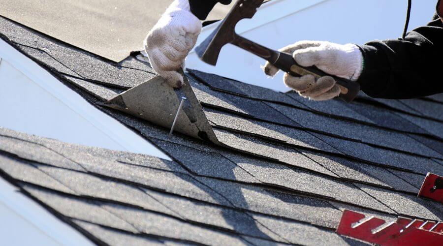 Professional gutter cleaning in Little Suamico, WI